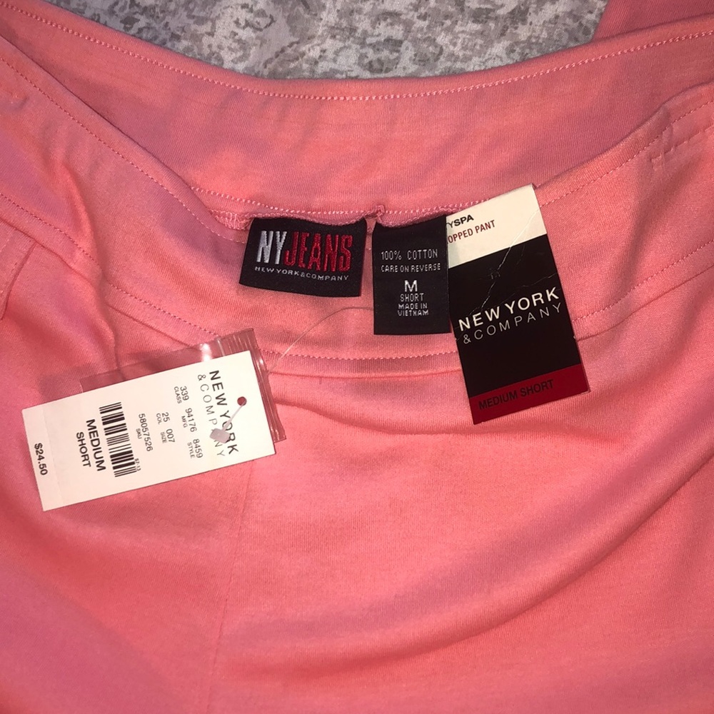 New York and Company Cropped Pant Medium Short - Picture 3 of 4